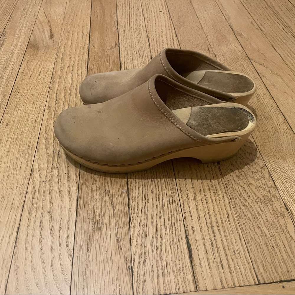 No6 Clogs.